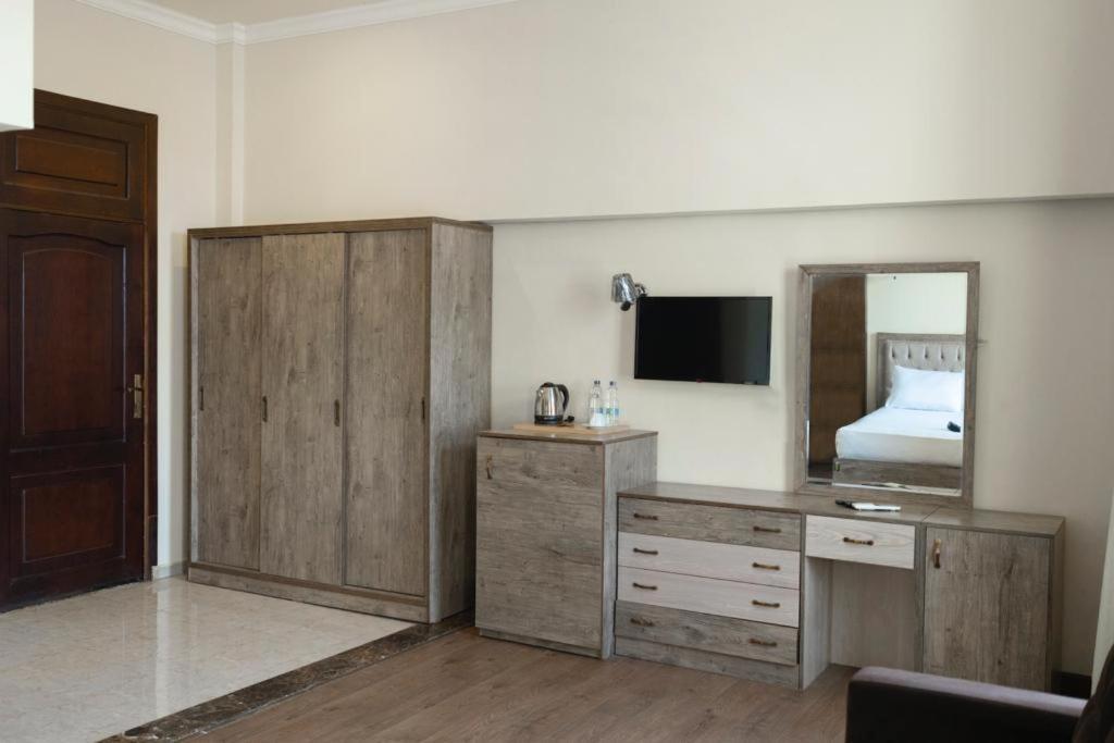 Ultra Loaloa Nile Maadi Hotel Кайро Екстериор снимка
