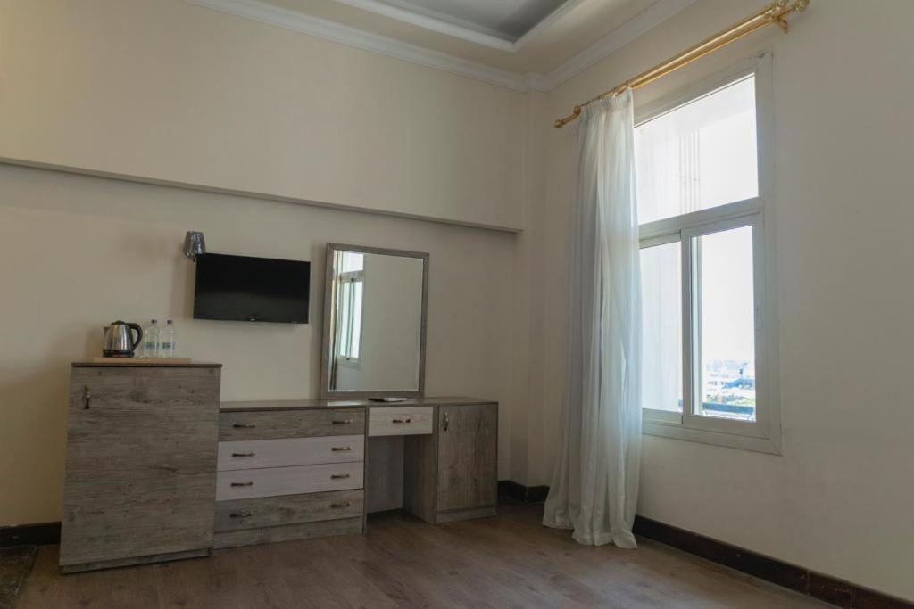 Ultra Loaloa Nile Maadi Hotel Кайро Екстериор снимка