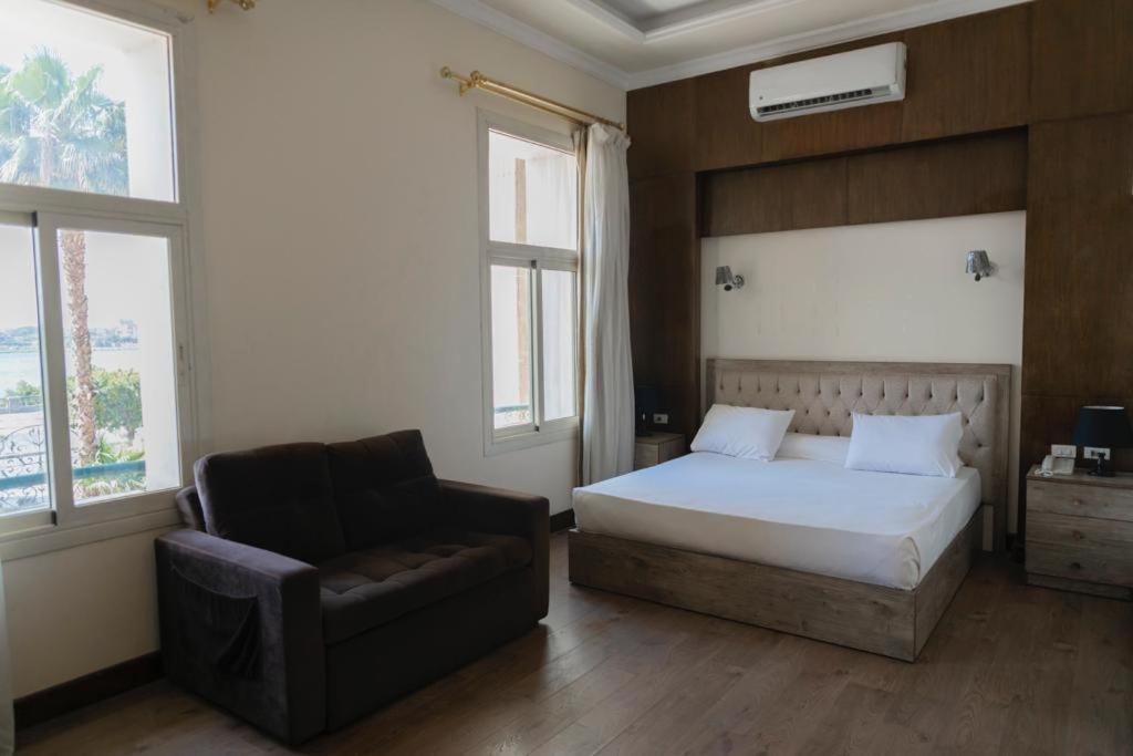 Ultra Loaloa Nile Maadi Hotel Кайро Екстериор снимка