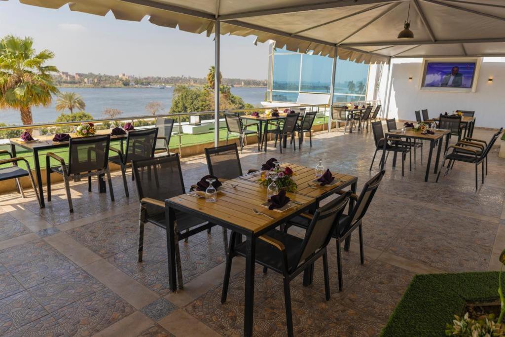 Ultra Loaloa Nile Maadi Hotel Кайро Екстериор снимка