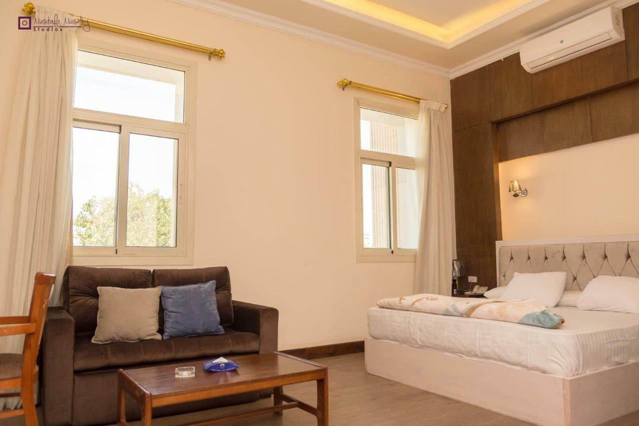 Ultra Loaloa Nile Maadi Hotel Кайро Екстериор снимка